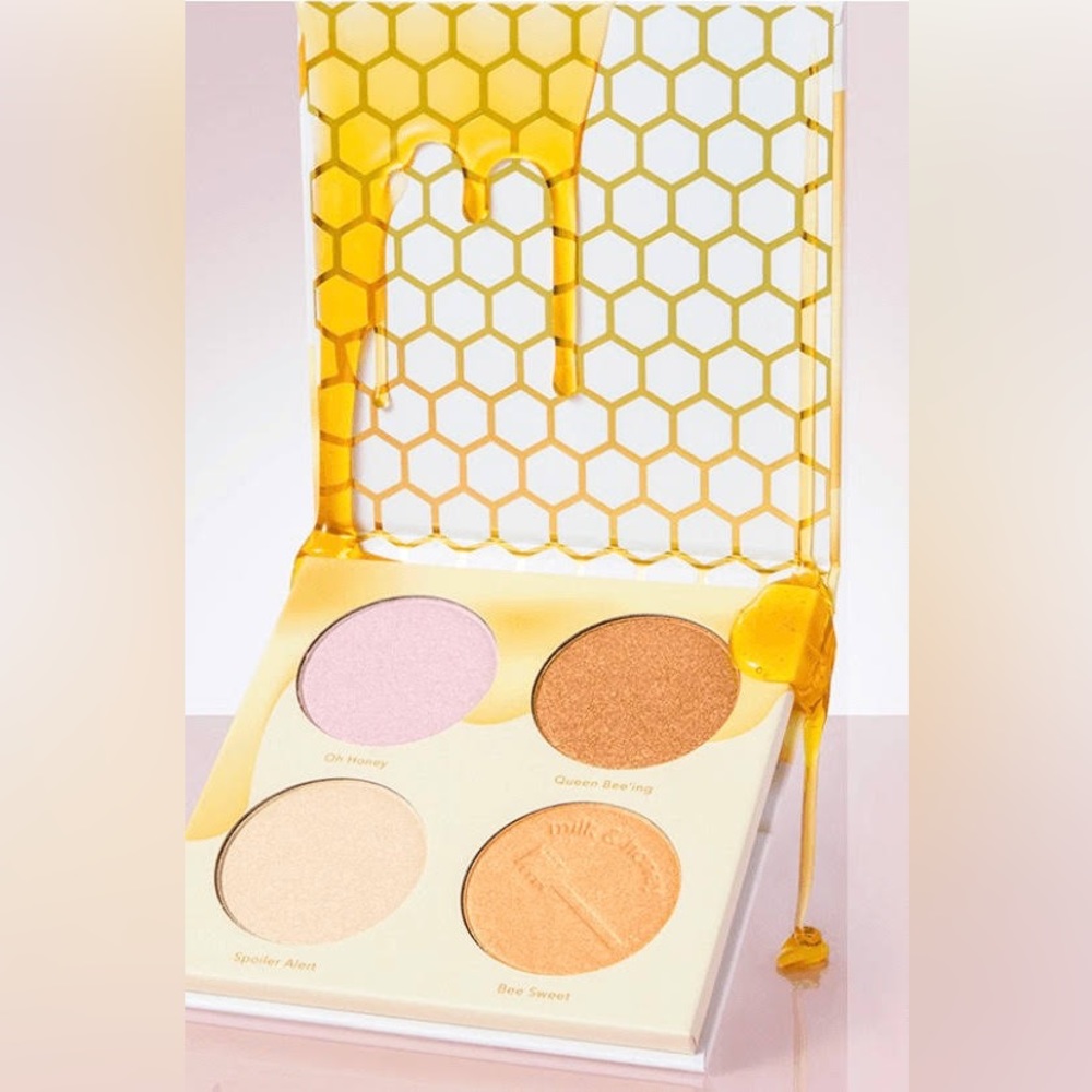 BRAND NEW BEAUTY BAKERIE HIGHLIGHTING PALETTE FEATURING 4 GORGEOUS SHADES